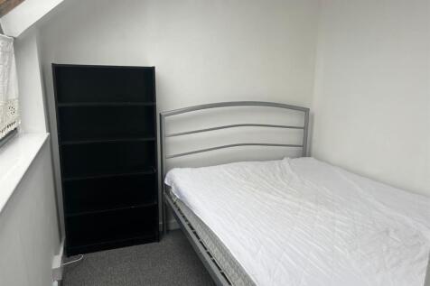 bedroom 5.jpg
