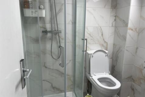 bathroom 4.jpg