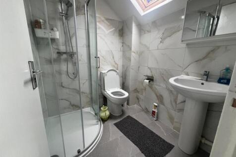bathroom 3.jpg