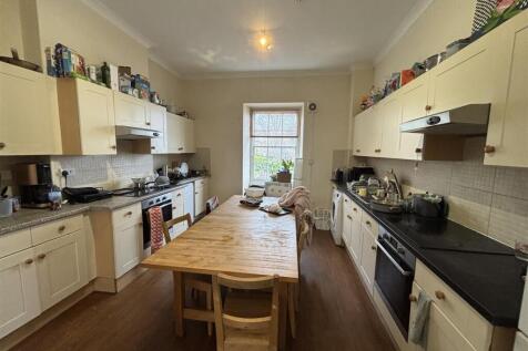 kitchen 2.jpg
