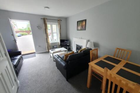 17 Lounge and Dinning area.jpg