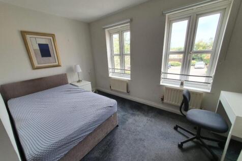 17 Middle Floor Back bedroom.jpg