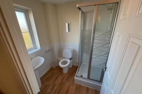 Bedroom 5 ensuite.jpg