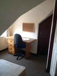 Single ensuite bedroom with storage.JPG