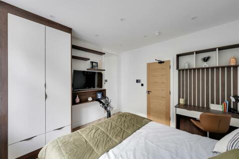 YEL Room Pic 5.jpg