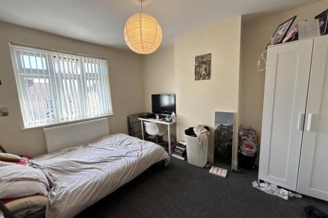 bedroom 6.jpg