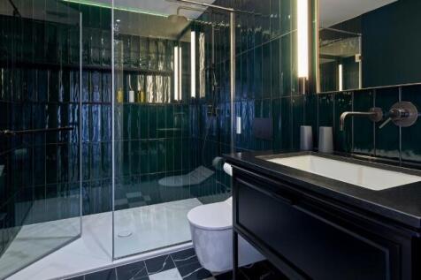 Bathroom 1 b