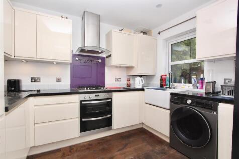Pegasus Close, N16