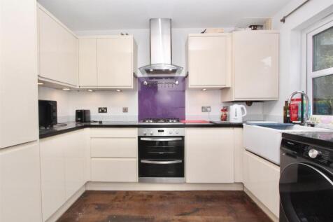 Pegasus Close, N16