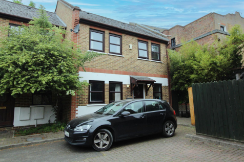 Pegasus Close, N16
