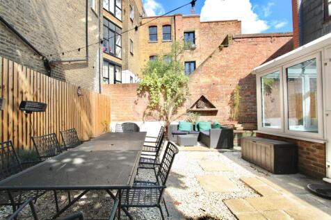 Pegasus Close, N16