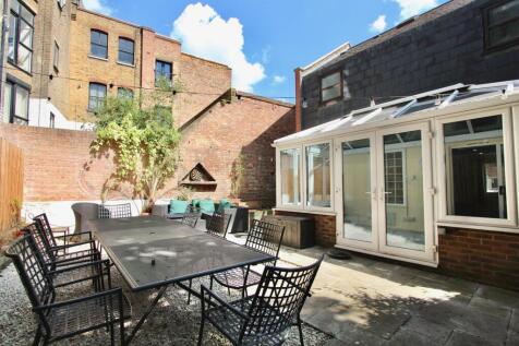 Pegasus Close, N16