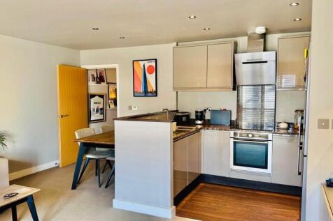 Shingly Place, E4