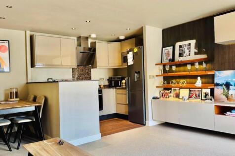 Shingly Place, E4