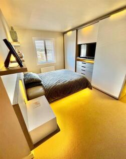 Shingly Place, E4
