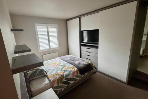 Shingly Place, E4