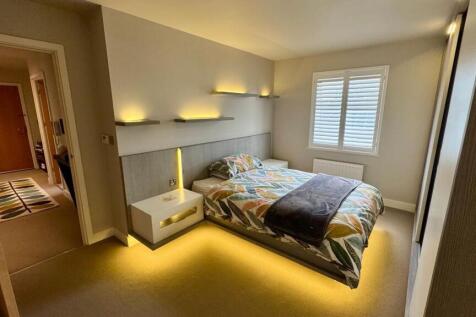 Shingly Place, E4