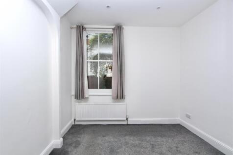 St. Margaret&#39;s Avenue, N15