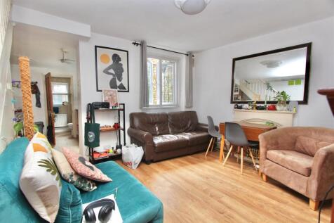 Dumont Road, N16