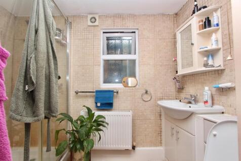 Dumont Road, N16