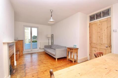 Bedford Court, N16