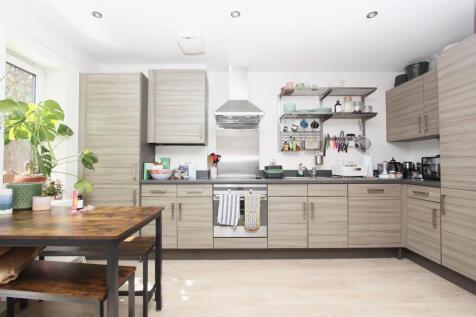 Saxony Court, E5