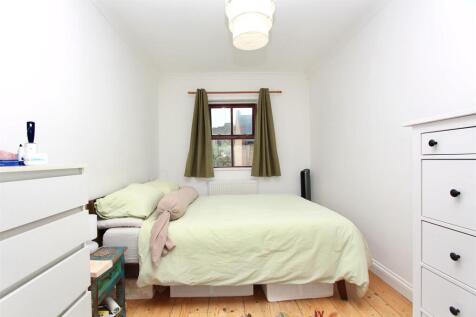 Pegasus Close, N16