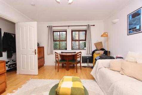 Pegasus Close, N16