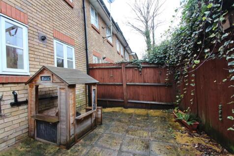 Royal Close, N16