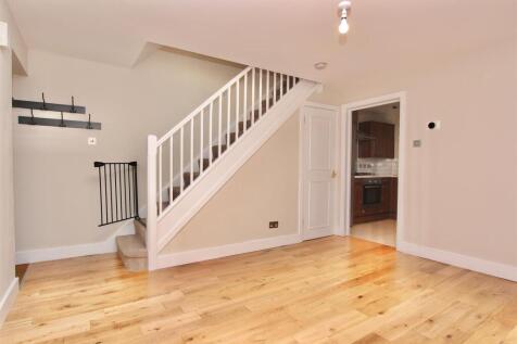 Royal Close, N16