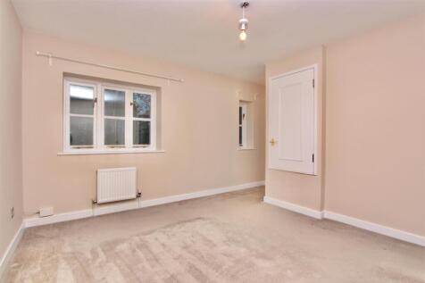 Royal Close, N16