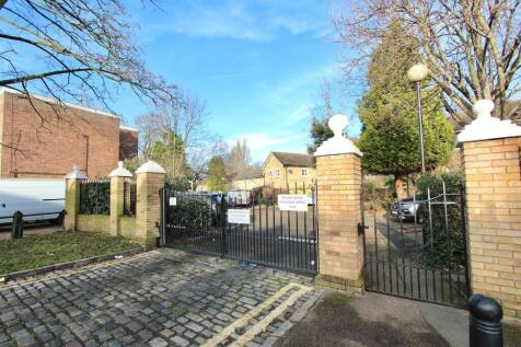 Royal Close, N16