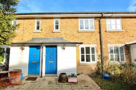 Royal Close, N16