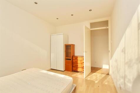 White Hart Lane, N22