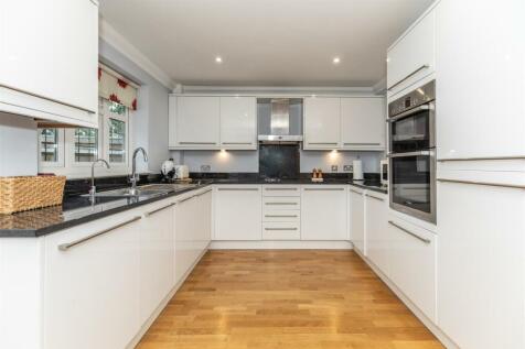 KITCHEN &amp; BREAKFAST ROOM