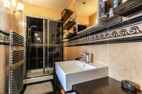 ENSUITE SHOWER ROOM