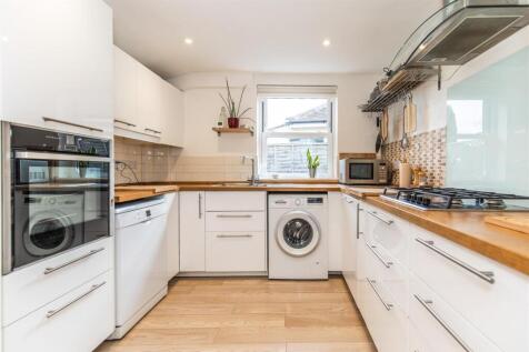 KITCHEN &amp; BREAKFAST ROOM