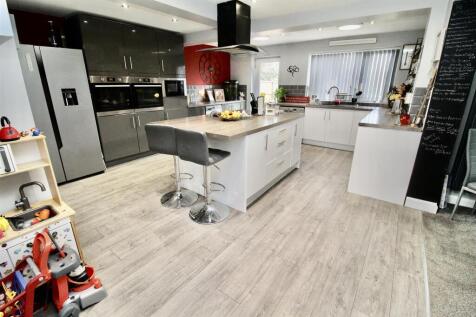 Kitchen/Dining Room (rear)