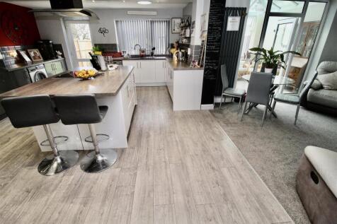 Kitchen/Dining Room (rear)