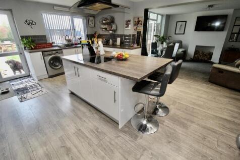 Kitchen/Dining Room (rear)