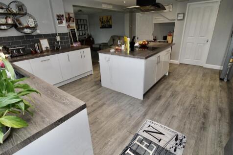 Kitchen/Dining Room (rear)