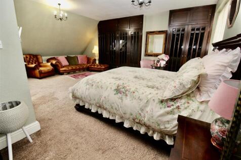 Penthouse Style Lounge/Bedroom/Shower Room