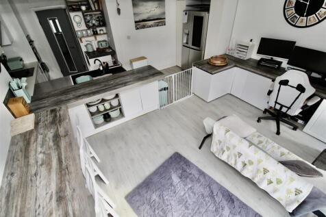 Dining/Seating Area