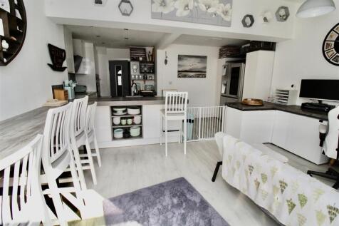 Dining/Seating Area