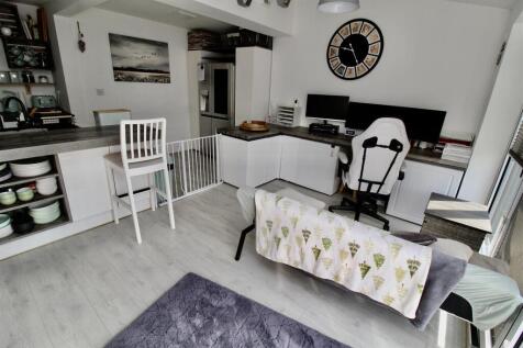 Dining/Seating Area