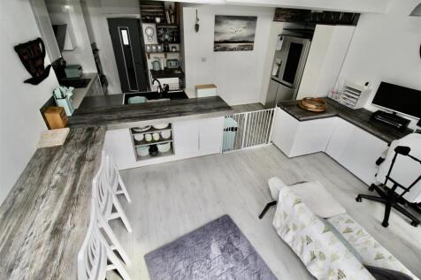 Dining/Seating Area
