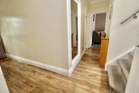 L- Shaped Entrance Hallway