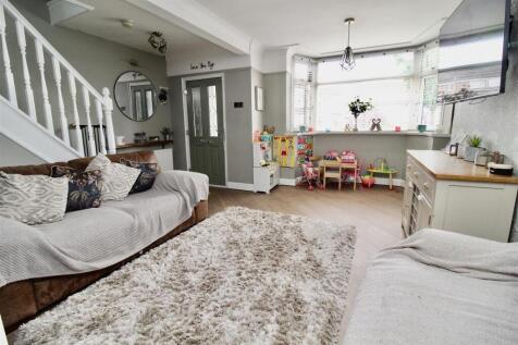 Open Plan Lounge/Hallway