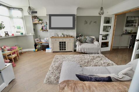 Open Plan Lounge/Hallway