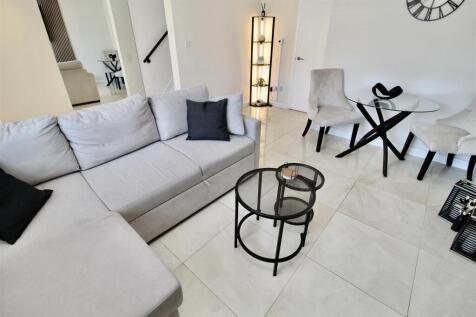 Open Plan Entrance Hallway/Lounge